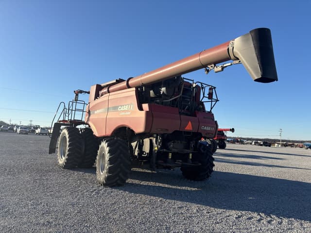 Image of Case IH 8240 equipment image 4
