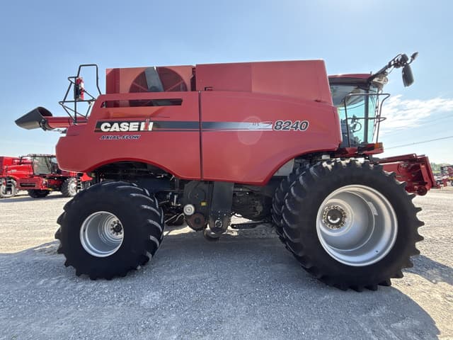Image of Case IH 8240 equipment image 1