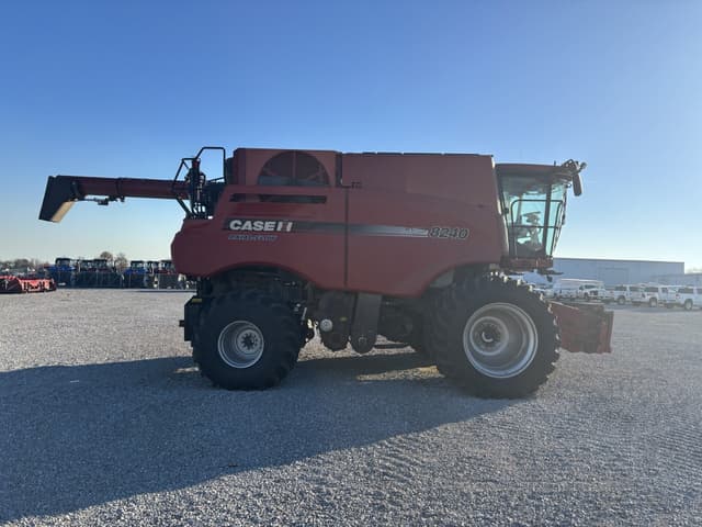 Image of Case IH 8240 equipment image 1
