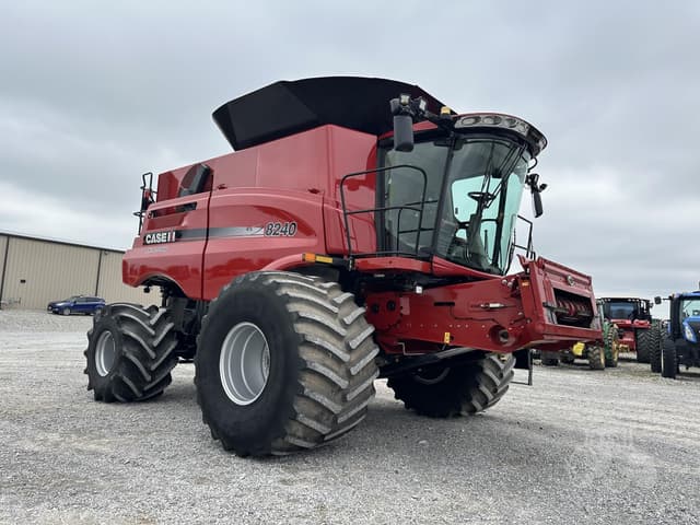 Image of Case IH 8240 equipment image 3