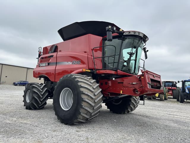 Image of Case IH 8240 equipment image 3
