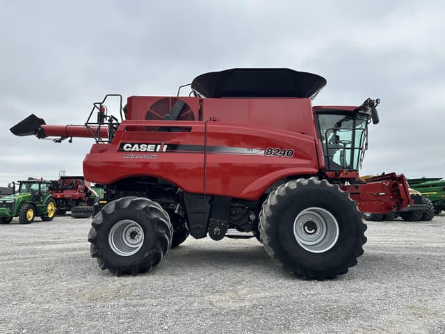 Image of Case IH 8240 equipment image 1