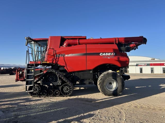 Image of Case IH 8240 equipment image 4