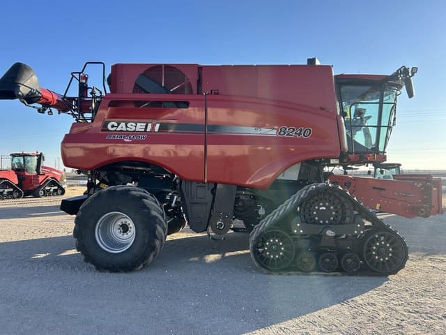 Image of Case IH 8240 equipment image 2