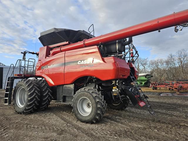 Image of Case IH 8240 equipment image 2