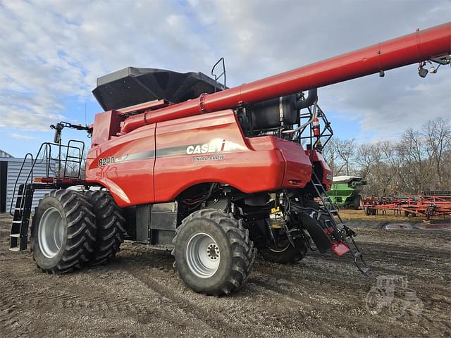 Image of Case IH 8240 equipment image 2