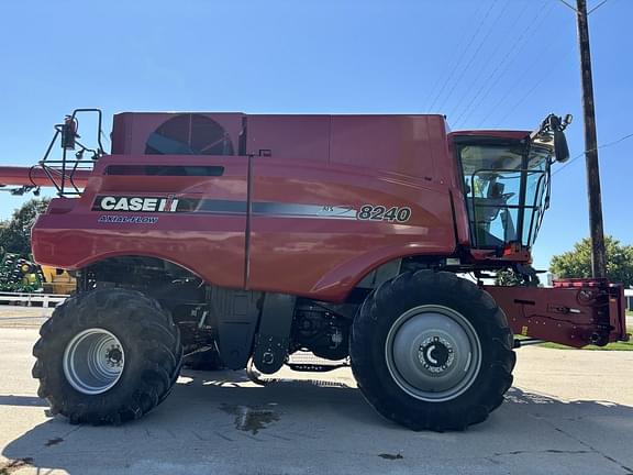 Image of Case IH 8240 equipment image 4