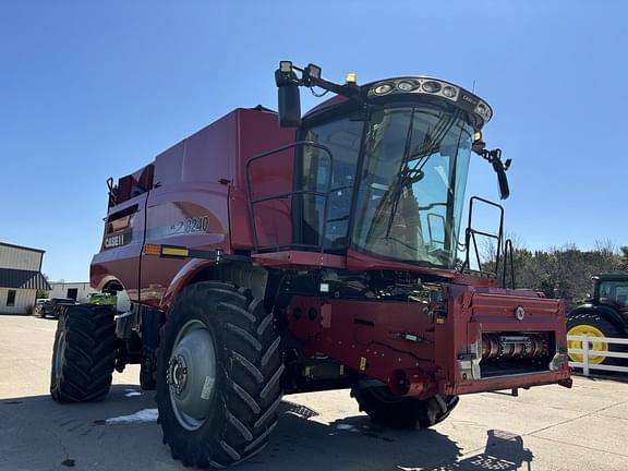 Image of Case IH 8240 equipment image 3