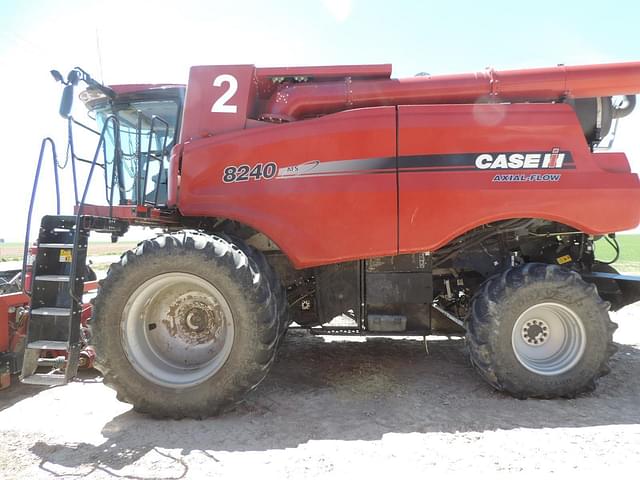 Image of Case IH 8240 equipment image 4