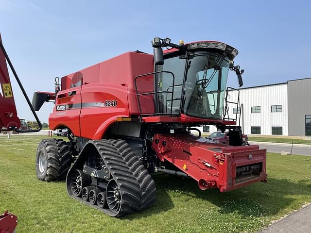 Image of Case IH 8240 equipment image 1