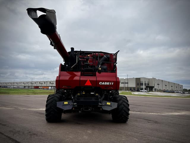 Image of Case IH 8240 equipment image 3