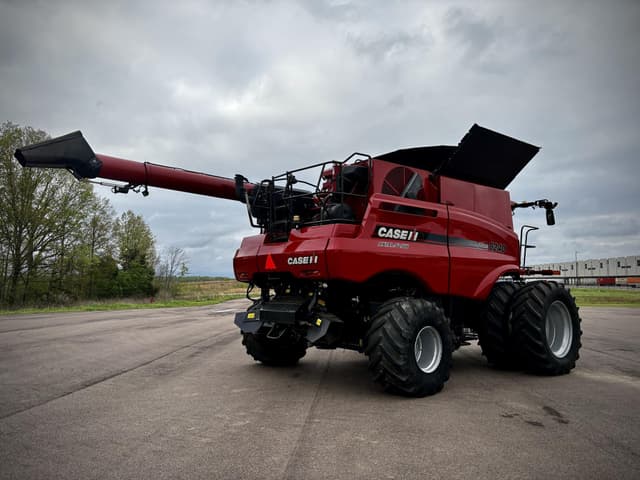 Image of Case IH 8240 equipment image 4