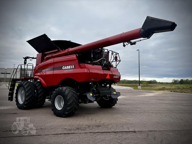 Image of Case IH 8240 equipment image 2