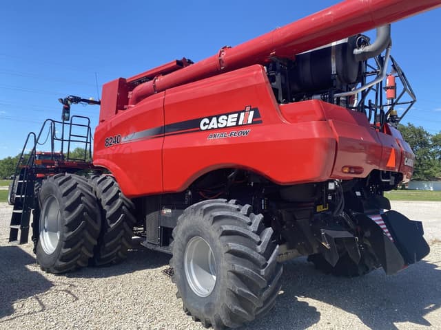 Image of Case IH 8240 equipment image 1