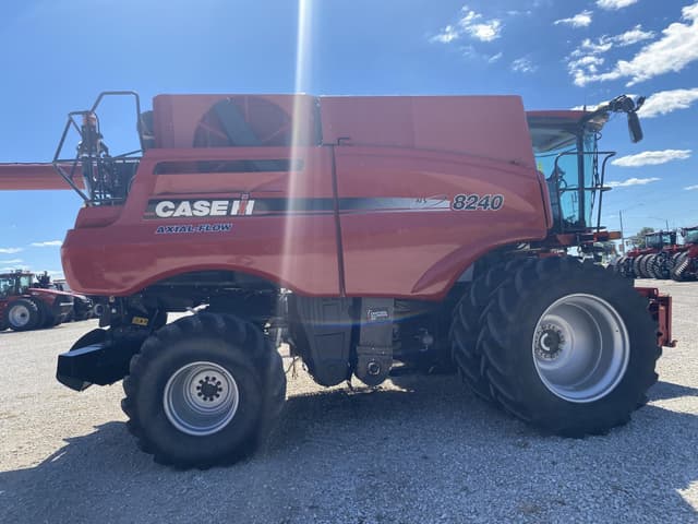 Image of Case IH 8240 equipment image 4