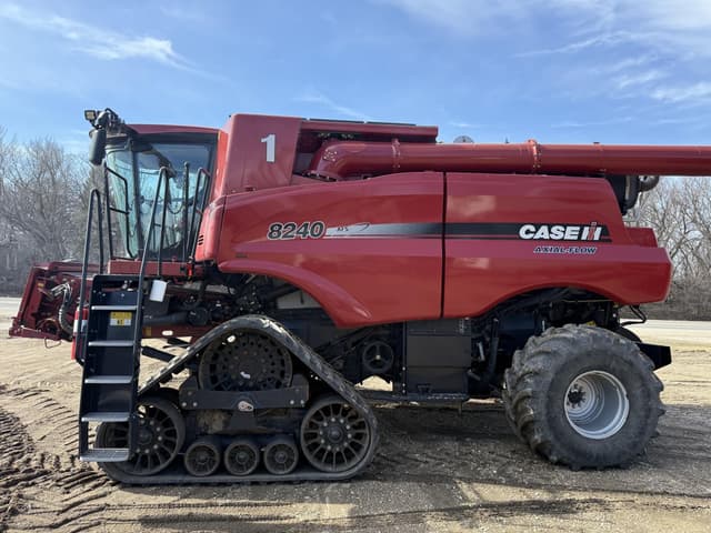 Image of Case IH 8240 equipment image 4