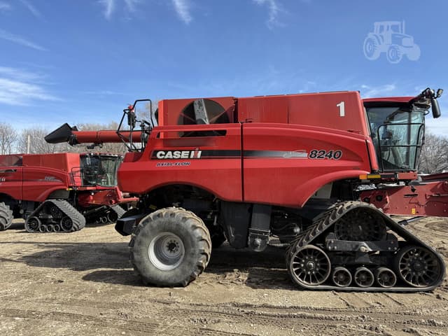Image of Case IH 8240 equipment image 1