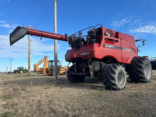 Image of Case IH 8240 equipment image 2