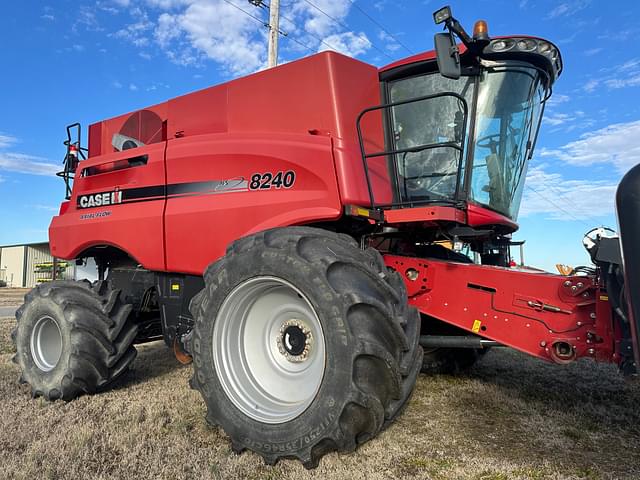 Image of Case IH 8240 equipment image 1