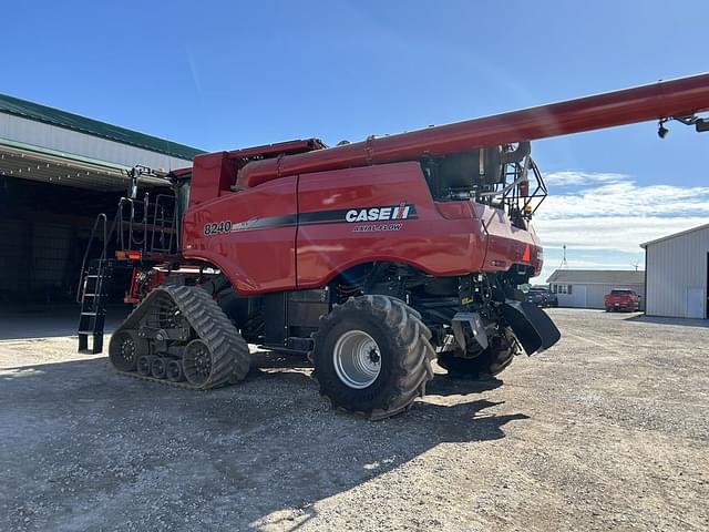 Image of Case IH 8240 equipment image 1