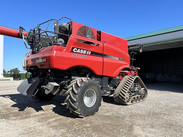 Image of Case IH 8240 equipment image 2