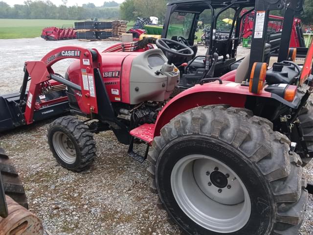 Image of Case IH Farmall 40A equipment image 3