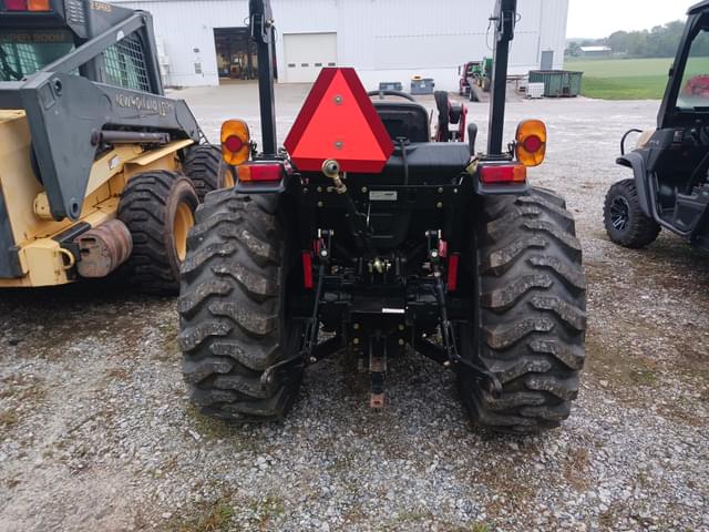 Image of Case IH Farmall 40A equipment image 2