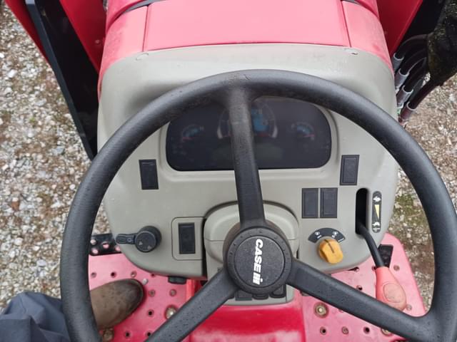 Image of Case IH Farmall 40A equipment image 4