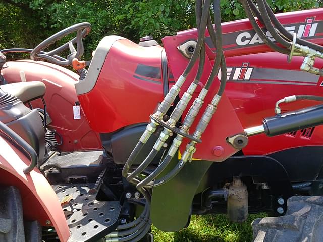 Image of Case IH Farmall 70A equipment image 4
