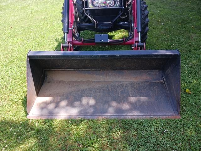 Image of Case IH Farmall 70A equipment image 2