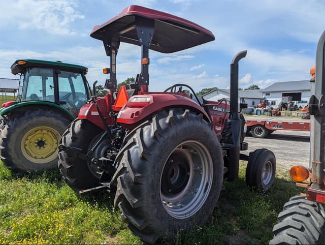 Image of Case IH Farmall 100C equipment image 3