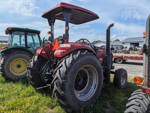 Image of Case IH Farmall 100C equipment image 3