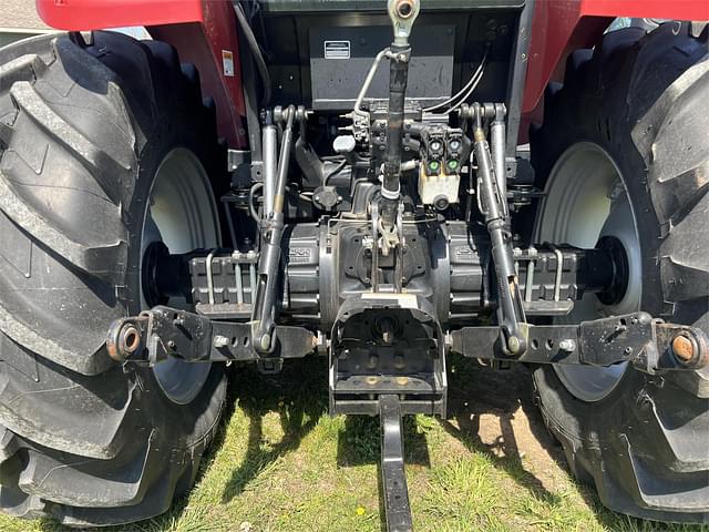 Image of Case IH Farmall 110A equipment image 4