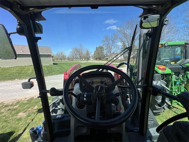 Image of Case IH Farmall 110A equipment image 4