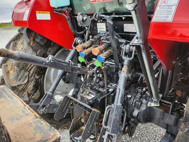 Image of Case IH Farmall 110C equipment image 3