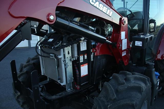 Image of Case IH Farmall 110C equipment image 3