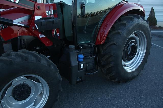 Image of Case IH Farmall 110C equipment image 1