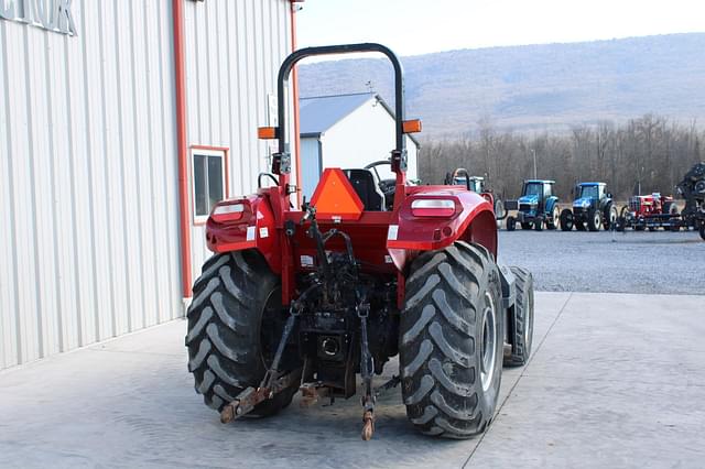 Image of Case IH Farmall 120C equipment image 4