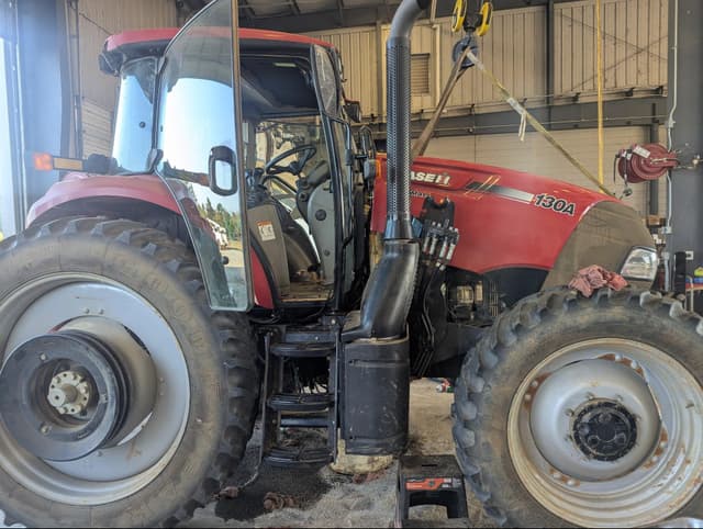 Image of Case IH Farmall 130A equipment image 3