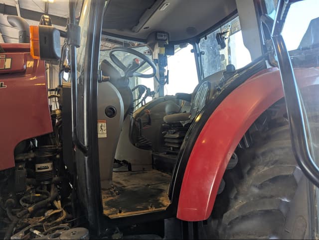 Image of Case IH Farmall 130A equipment image 1