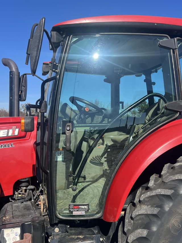 Image of Case IH Farmall 130A equipment image 1