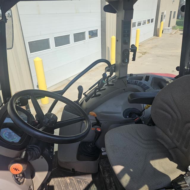 Image of Case IH Farmall 140A equipment image 1