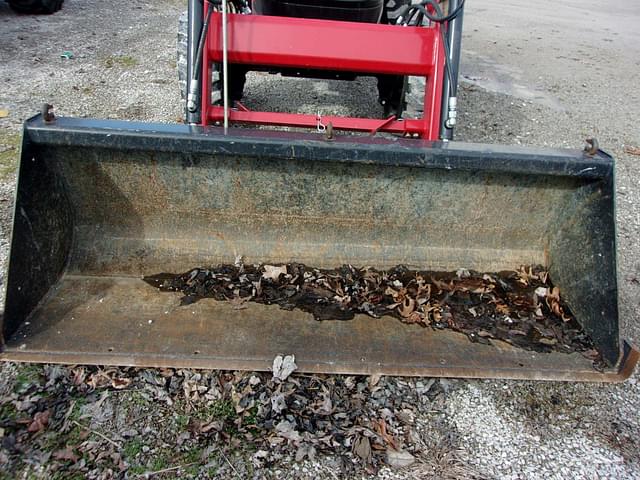 Image of Case IH Farmall 35A equipment image 3