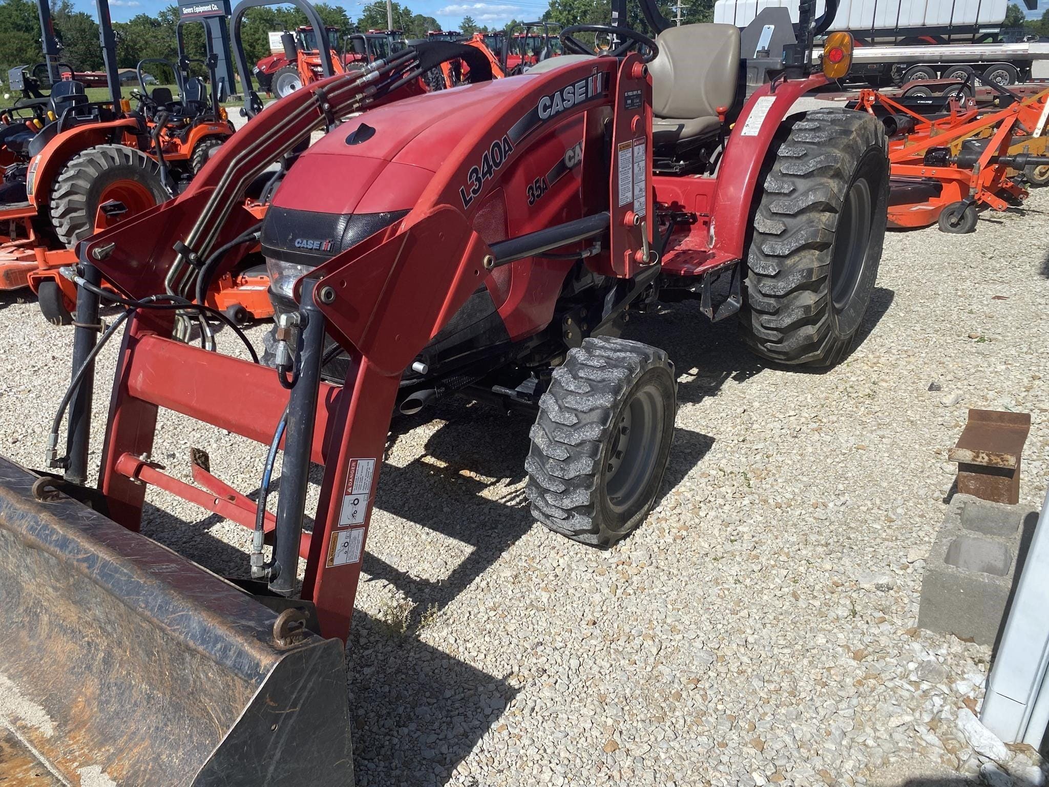 2017 Case IH Farmall 35A Equipment Image0