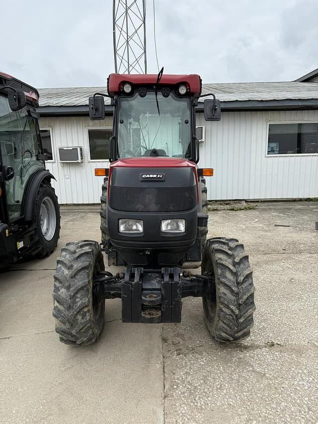 Image of Case IH Farmall 80N equipment image 3