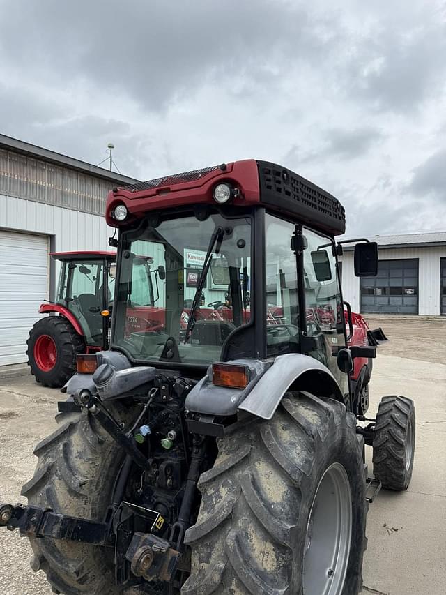 Image of Case IH Farmall 80N equipment image 2