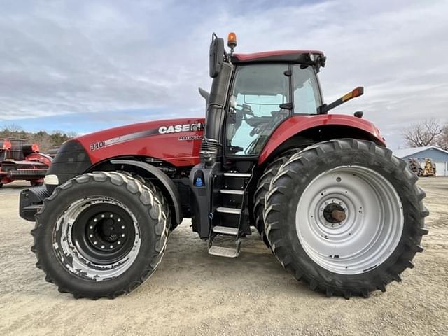 Image of Case IH Magnum 310 equipment image 4