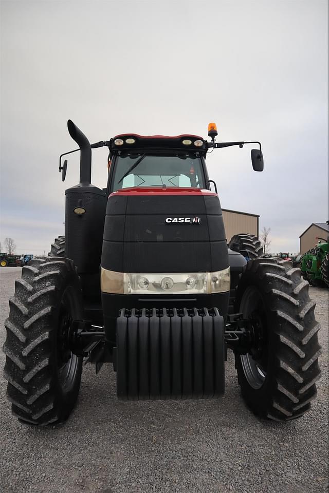 Image of Case IH Magnum 220 equipment image 4