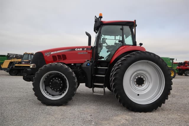 Image of Case IH Magnum 220 equipment image 2