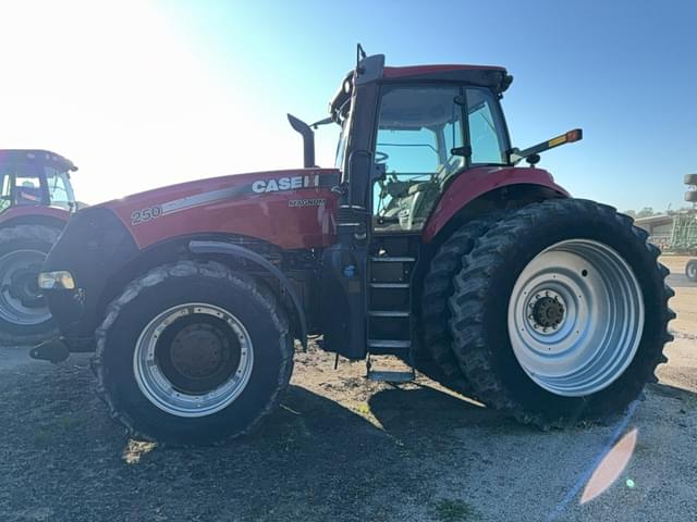 Image of Case IH Magnum 250 equipment image 4